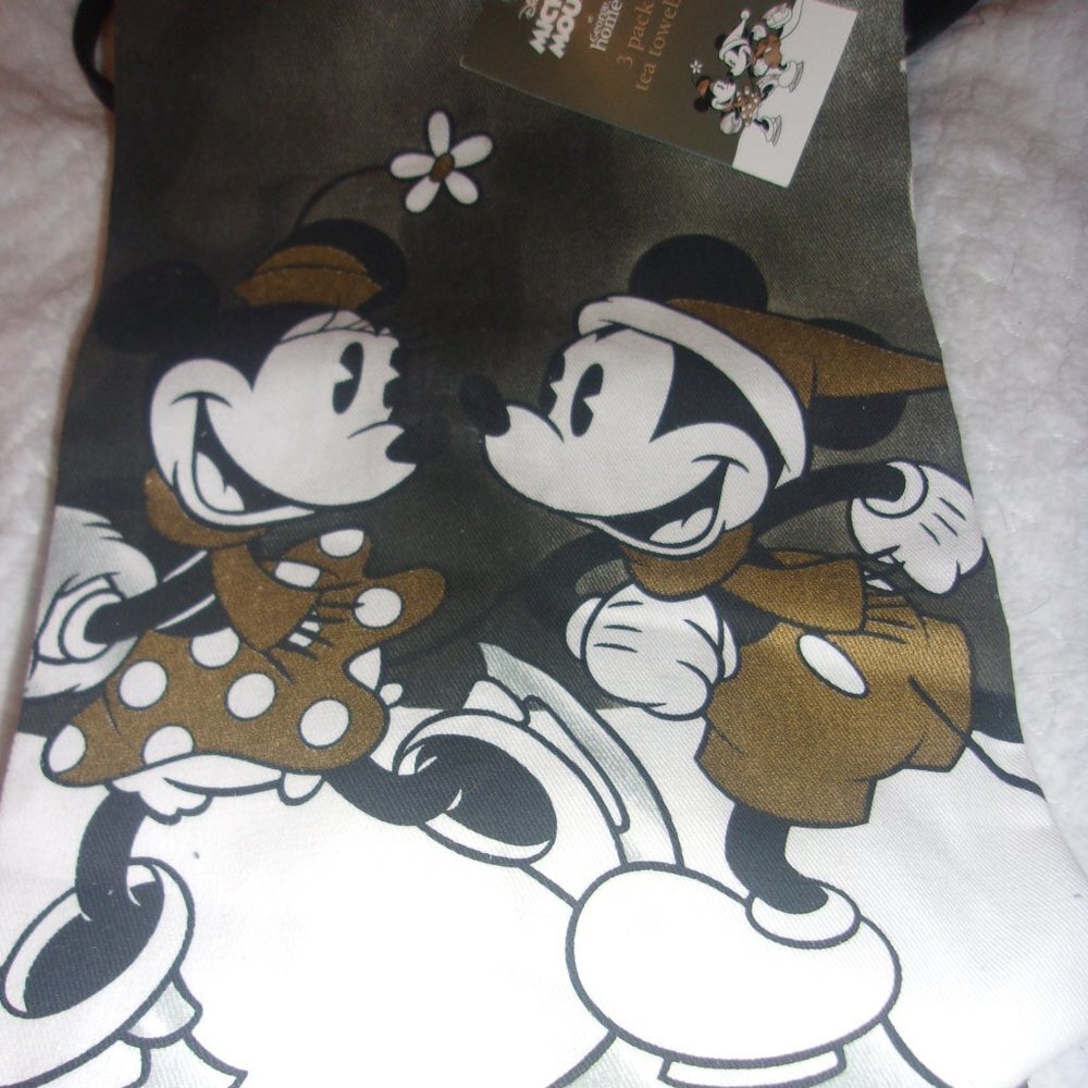 Mickey & Minnie 3 pack Tea Towels New Holiday/Christmas